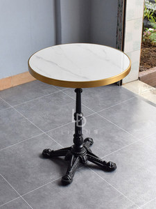 Table d'extérieur minimaliste et moderne avec plateau en dalle de roche à bord doré, personnalisable pour bars, salons de thé, cafés et usage extérieur - Product Image 6
