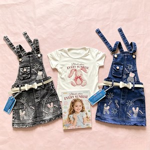 Set Estivo 3 Pezzi <span class=keywords><strong>per</strong></span> <span class=keywords><strong>Bambine</strong></span> YQ358: Gonna con Bretelle in Denim con Ricamo di Coniglietto e Cristalli, 8,5 Dollari - Product Image 1