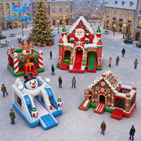 Château gonflable commercial sur le thème de Noël pour événements festifs, avec toboggan et jeux de saut en plein air pour enfants