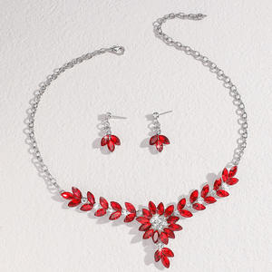 สร้อยคอและต่างหูคริสตัลสไตล์เรโทรสุดหรูสำหรับผู้หญิง ชุดเครื่องประดับสองชิ้น เหมาะสำหรับงานเลี้ยงวันเกิด - Product Image 2