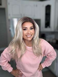 Pelucas sintéticas frontales transparentes HD 13x4 de alta calidad al por mayor, rubio ceniza con reflejos blancos, onda natural, flequillo cortina, resistentes al calor - Product Image 2