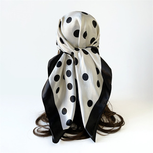 Écharpe en soie pour femme, motif pois, hijab, foulard 70 cm, châle tendance pour usage quotidien, cadeau de fête - Product Image 1