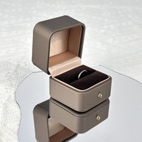Boîte d'emballage de bijoux personnalisée avec logo d'usine, boîte à bijoux en velours pour collier et boucles d'oreilles, boîte à bijoux en velours vert, boîte à bagues en velours