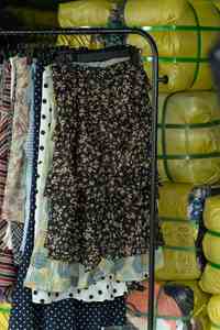 SH05 Lote <span class=keywords><strong>de</strong></span> Ropa <span class=keywords><strong>de</strong></span> Segunda Mano <span class=keywords><strong>de</strong></span> Primera Calidad para Mujer, Verano, Económico, Surtido <span class=keywords><strong>de</strong></span> Vestidos, Faldas, Jeans, Camisas, Cómodas - Product Image 3