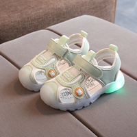 Chaussures d'été pour tout-petits, sandales à semelle souple avec lumières LED pour filles et garçons, design de personnage de dessin animé, pantoufles de cow-boy pour garçons