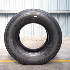 Neumático Radial para Camión de Servicio Pesado HK806 HAWKWAY 385/65R22.5, Apto para Camiones y Autobuses de Servicio Pesado HK806-385/65R22.5 - Product Image 1