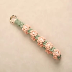 Petite marguerite tissée à la main lanière <span class=keywords><strong>de</strong></span> <span class=keywords><strong>téléphone</strong></span> portable pendentif <span class=keywords><strong>de</strong></span> chaîne <span class=keywords><strong>de</strong></span> <span class=keywords><strong>téléphone</strong></span> portable frais artistique sac créatif chaîne suspendue <span class=keywords><strong>de</strong></span> <span class=keywords><strong>téléphone</strong></span> portable - Product Image 6