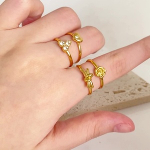 แหวนสแตนเลสสตีลฝังเพชรซิร์คอนขนาดเล็ก ปรับขนาดได้ พร้อมแหวนไทเทเนียมสตีลแบบผูกปมสำหรับผู้หญิง สไตล์ฝังประดับ - Product Image 2