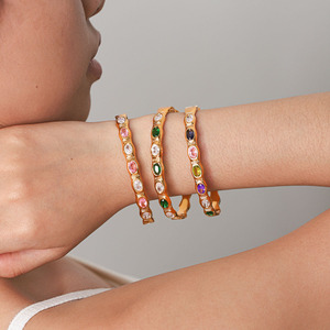 Brazalete de Zirconia Brillante y Colorido, Sin Deslustre, Pulido a Alto Brillo, Brazalete de Acero Inoxidable Chapado en Oro de 18K para Mujer - Product Image 1