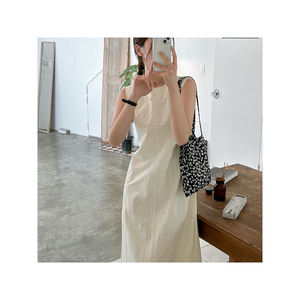 Robe longue sans manches à fente dans le dos [OUTMOST] robe longue sans manches à fente dans le dos bon marché - Product Image 1