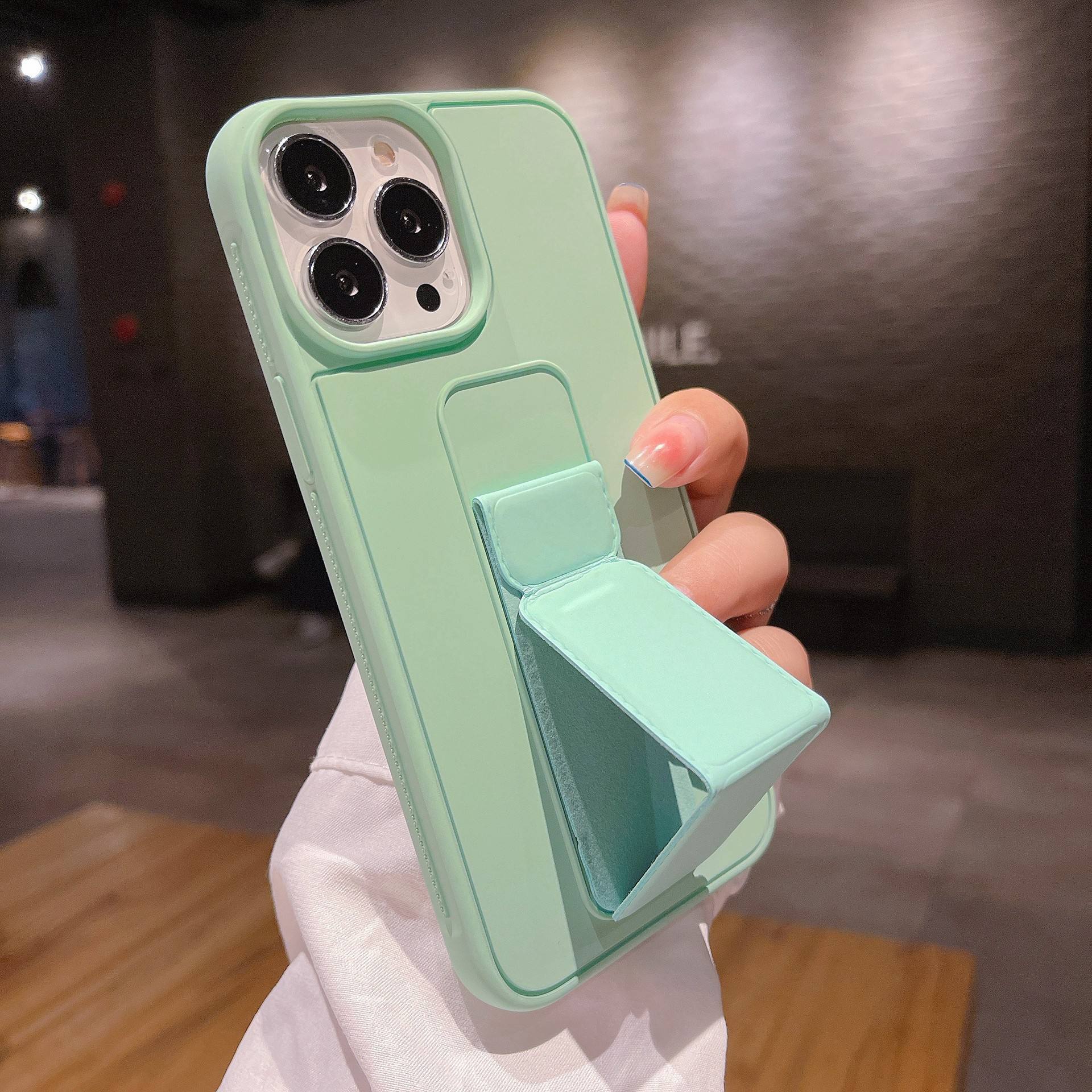 สีเขียวอ่อน