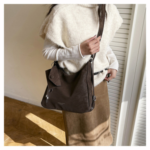 Bolso de Mujer Retro de Diseño Exclusivo, Novedad 2026, Elegante y Versátil, de Gran Capacidad, para Usar como Mochila, Bolso de Hombro o Bandolera - Product Image 5
