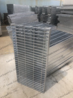 Grille de protection antidérapante en acier inoxydable galvanisé à chaud à faible teneur en carbone, durable, pour couvercle de tranchée, plateforme, passerelle, sol extérieur