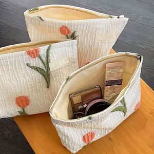 Bolsa de Maquillaje con Diseño de Tulipanes, Bolsa de Almacenamiento Portátil de Viaje, Gran Capacidad, Bordada, de Fábrica con Certificación BSCI - Product Image 1
