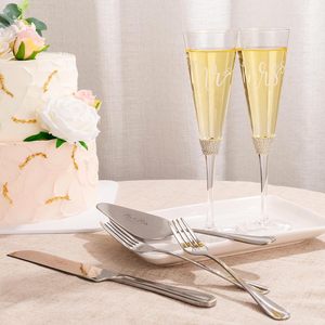 Ensemble de couteau et fourchette à gâteau de mariage dorés avec figurines mariés, verres à champagne, coupe-gâteau MR/MRS et flûtes à champagne pour cadeau - Product Image 2