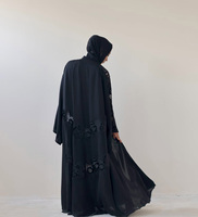 Abaya noire élégante en laine sur mesure avec dentelle noire et capuche pour femmes musulmanes – Collection Printemps