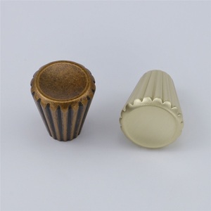 Tirador Minimalista de Lujo Ligero de Aleación de Zinc con Patrón Vertical Cónico de Un Solo Agujero Ovalado para Gabinetes, Armarios y Cajones - Product Image 4