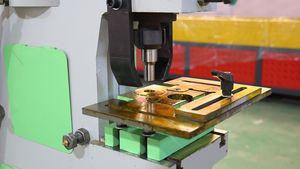 Cisaille hydraulique Daramco Q35Y-12, petite machine automatique de cisaillement, poinçonnage et pliage, haute rigidité, certifiée CE ISO9001, <span class=keywords><strong>350kN</strong></span> - Product Image 6