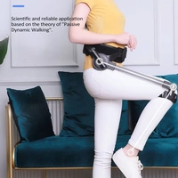 Un nouveau type d'exosquelette portable non alimenté utilisé pour aider à soulever les jambes pendant la marche à des fins d'exercice.