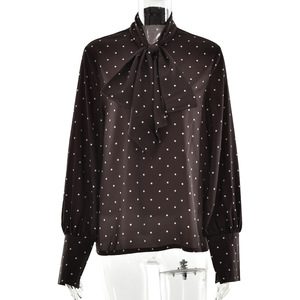 Chemise élégante à pois pour femmes, en satin, manches longues, col à nouer, tenue de bureau, coupe ajustée - Product Image 5