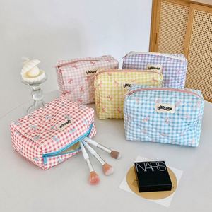 Bolsa de Maquillaje Coreana con Diseño a Cuadros y Cierre de Cremallera, Almacenamiento Simple y Elegante para Pinceles y Bolígrafos, para Uso Escolar - Product Image 3