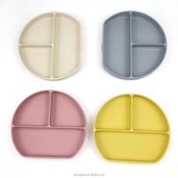 Assiette divisée en forme de D de couleur unie avec base à ventouse, en silicone de qualité alimentaire sans BPA, portable pour bébé et tout-petit de 1 à 2 ans, pour l'apprentissage