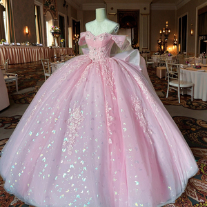 Abito da Ballo Stile Principessa per Quinceanera <span class=keywords><strong>Rosa</strong></span> con Applique in Pizzo Schiena Effetto Nudo Pieghe di Cristallo Ricami di Perle e Fiocco <span class=keywords><strong>Abbigliamento</strong></span> da <span class=keywords><strong>Donna</strong></span> - Product Image 1