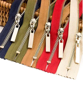 شعار مخصص عالي الجودة بالجملة 3 #   5 #   سحاب بلاستيكي مفتوح الطرف صديق للبيئة من النايلون مع سحب ذهبي للسترات والملابس والأحذية - Product Image 1