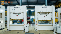 La machine d'estampage CNC de 315 tonnes fonctionne dans la ligne de production de lavabo d'évier en acier inoxydable