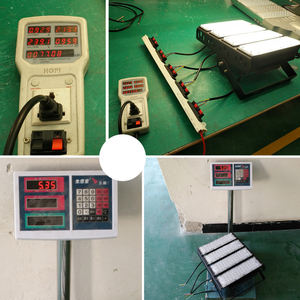 Lampe solaire murale extérieure tout-<span class=keywords><strong>en</strong></span>-un de 3000 watts avec détecteur de mouvement, rechargeable, avec corps <span class=keywords><strong>en</strong></span> aluminium, indice de protection IP66 - Product Image 3