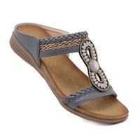 Vente en gros de pantoufles de luxe de grande qualité avec strass pour femmes chaussures de plage à fond plat pour loisirs de plein air sandales pour femmes