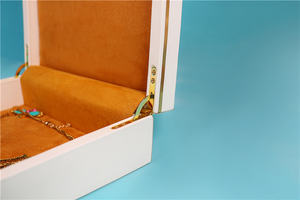 Collar Grande Transparente Personalizado de Lujo, Collar Grande Dorado, Joyero, Joyero para Collar Cubano - Product Image 5