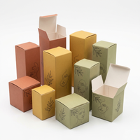 Boîte d'emballage cosmétique de luxe personnalisée avec logo, finition mate UV dorée, matériaux recyclés sur mesure, doublure en éponge, coffret cadeau en papier pour soins de la peau