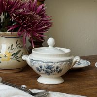 Service de table en céramique bleu floral vintage, motif floral classique, assiettes et bols de style campagnard français pour la maison