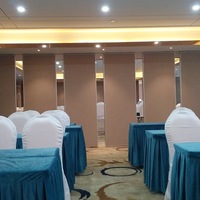 Cloison mobile insonorisée électrique en métal avec écran pliant pour salle de bal d'hôtel et bureau