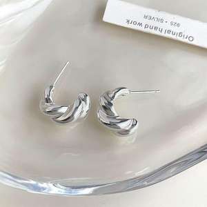 ต่างหูห่วงชุบแพลทินัมสแตนเลสทรงเรขาคณิตสไตล์มินิมอลสำหรับผู้หญิงเครื่องประดับแฟชั่นสำนักงาน - Product Image 5