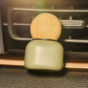 Difusor de Aroma para Auto de Vidrio de Lujo, Mini Perfume para Auto, Colgante Aromatizante, Botella de Fragancia para Auto de 10 ml, Venta al Por Mayor - Product Image 1