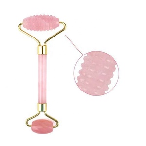 Juego de regalo de masaje facial de <span class=keywords><strong>cuarzo</strong></span> <span class=keywords><strong>rosa</strong></span> personalizado baimei Jade Roller & gua sha <span class=keywords><strong>auténtico</strong></span> <span class=keywords><strong>rodillo</strong></span> de <span class=keywords><strong>cuarzo</strong></span> <span class=keywords><strong>rosa</strong></span> y guasha Set - Product Image 2