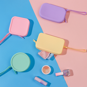 Lot de mini-sacs à main et porte-monnaie en silicone pour femmes, multi-usages, pour le rangement de rouge à lèvres, bijoux et clés - Product Image 3