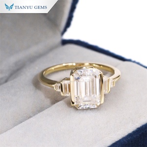 Tianyu Fashion Jewelry Rings Bague en or jaune 14K/18k Emerald Cut Foreverone Moissanite Bague de fiançailles en or pour femme - Product Image 4