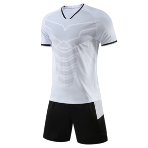 Maillot et short de football entièrement personnalisables, anti-humidité, fabriqués au Pakistan, avec logo personnalisé, uniforme de football sur mesure - Product Image 1