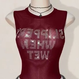 Completo due pezzi da donna con top corto in rete con strass e scritta, pantaloncini biker in rete trasparente, senza maniche, collo alto, set da club trasparente - Product Image 4