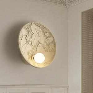 Lampe murale sculptée rétro française, design original pour chambre à coucher, chevet et couloir, lumière décorative, corps en résine - Product Image 4