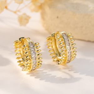 Pendientes de Aro con Doble Hilera de Espigas Doradas y Circonitas para Mujer, Joyería de Moda, Diseño Geométrico en Oro de 18K - Product Image 1