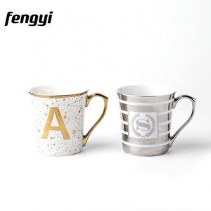 Tasses à café personnalisées en céramique bleue à fleurs, faites à la main, avec poignée dorée, pour maman - Product Image 4