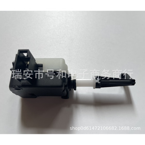 Motor de Maletero Bora 18G827061A para Modelos 2017-2021, Pieza de Repuesto, Color Blanco - Product Image 4