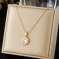 Collier classique avec pendentif boussole rond incrusté de zircon, plaqué or, en acier inoxydable, pour un usage quotidien