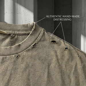 T-shirt da uomo in maglia oversize in cotone pesante, stile streetwear, con lavaggio minerale vintage personalizzato, vestibilità ampia, effetto distressed fatto a mano, logo stampato con effetto buco - Product Image 4