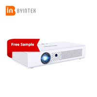 [Muestra gratis para distribuidor] BYINTEK 1-6 metros Distancia del proyecto 750 lúmenes DLP 3D 4K R19 Proyector portátil de cine en casa
