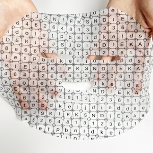 <span class=keywords><strong>Masque</strong></span> en <span class=keywords><strong>tissu</strong></span> translucide à motif alphabet, format voyage, éclaircissant, à la vitamine C, au rétinol et à la centella, sensation soyeuse, biologique, marque privée - Product Image 4